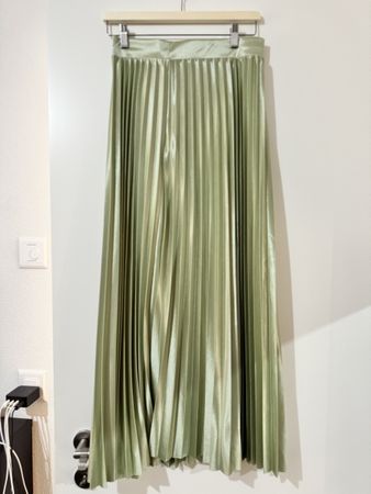 Jupe plissée Only couleur vert sauge taille S bon état