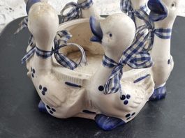 Freundeskreis mit kleinen Enten aus Keramik Blumentopf