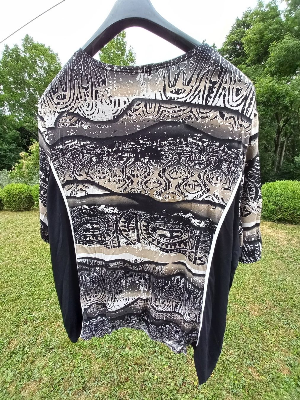 T-shirt: T-Shirt mit Muster von seidel Gr. 56 – Usato da Oberuzwil venduto da venditum. 1