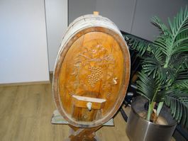 Tonneau avec une face sculptée