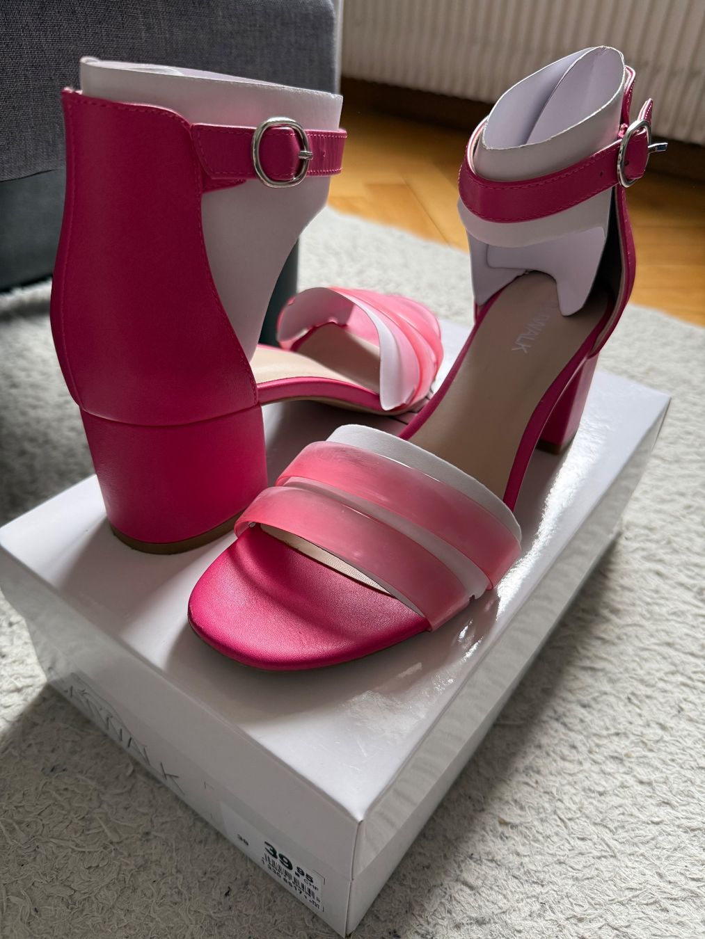 Scarpe da donna: Damen Sandalette Catwalk Größe 39 – Usato da Luzern venduto da sarahxtwilight
