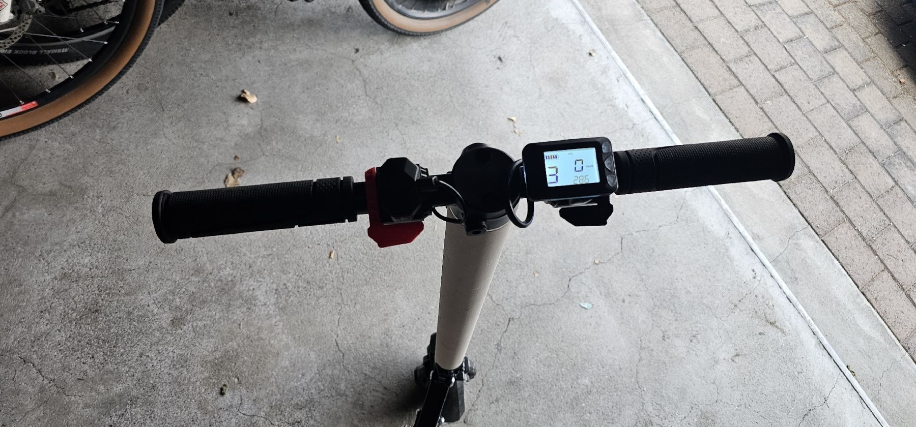 Elektromobile: E scooter GO in weiss – Gebraucht aus Azmoos von Jadejo