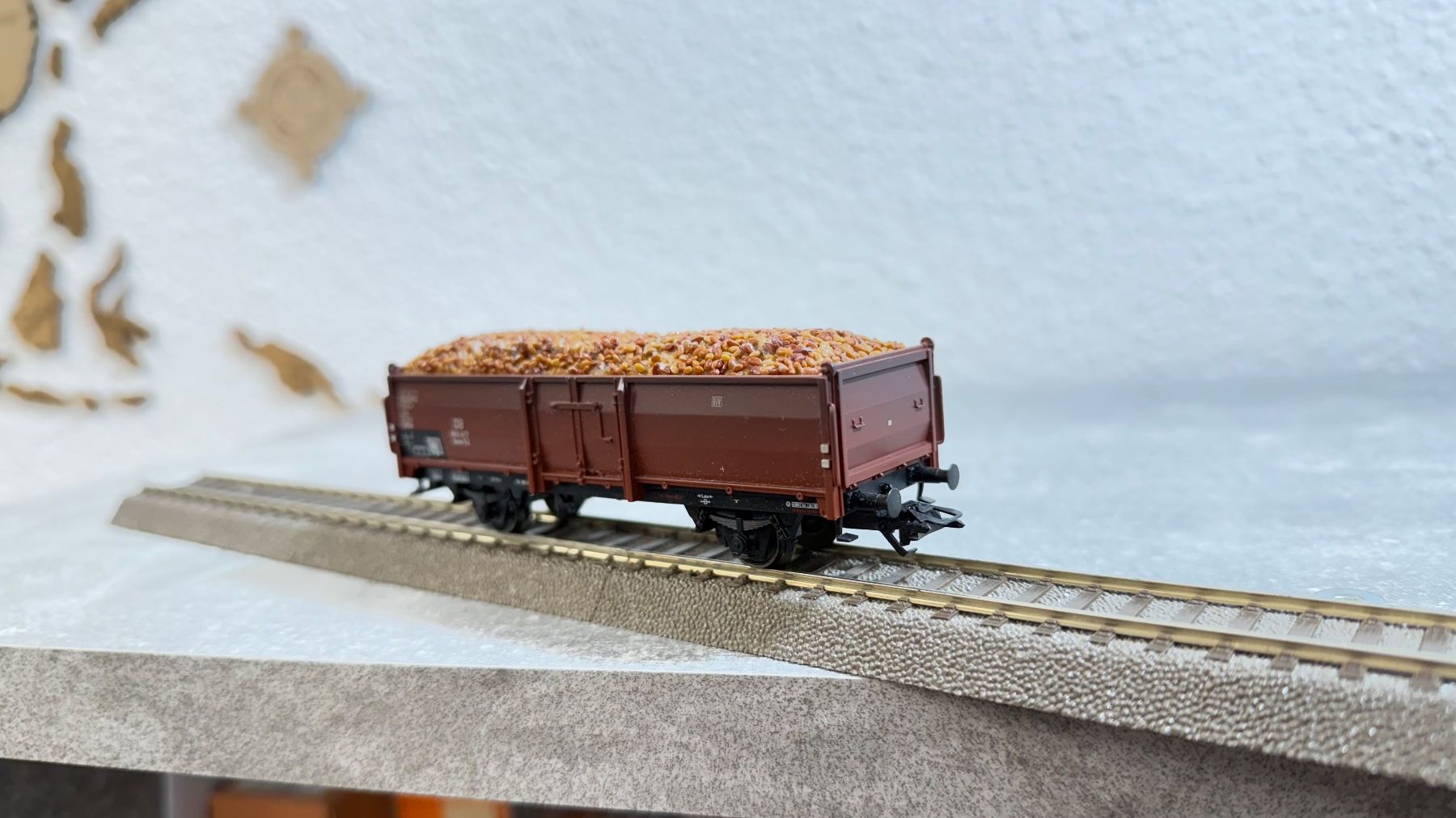 Roco Modelleisenbahnen: Roco Güterwagen mit Ladung H0 / AC – Gebraucht aus Schlieren von rat_lq6b 6