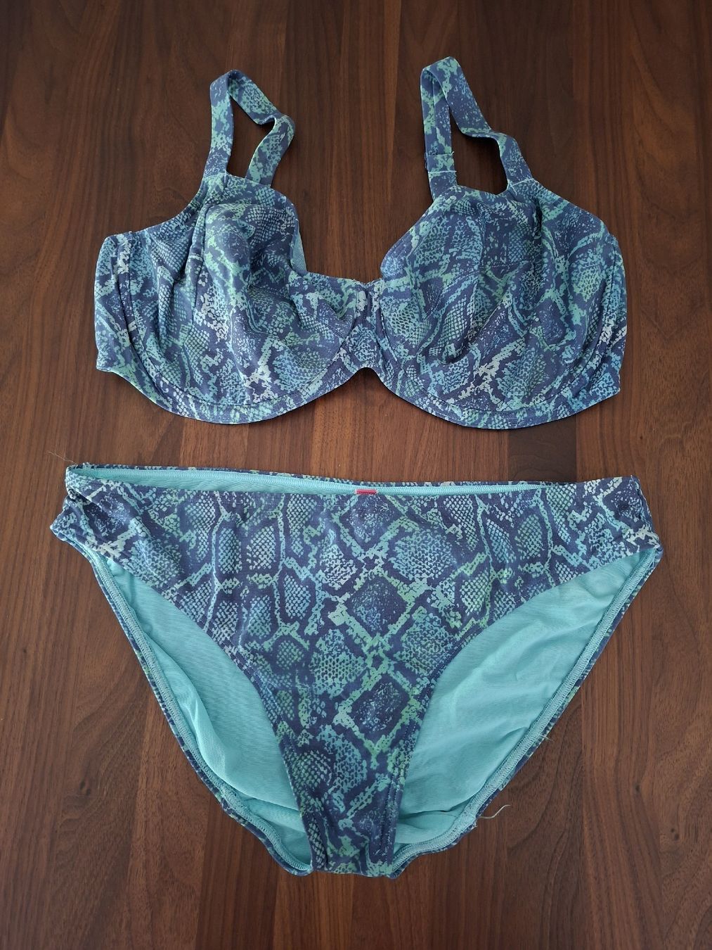 Beldona Costumi da bagno & Bikini: Bikini DimaDonna Swim Schlangenmuster  75 E/F- 40, top – Usato da Hermetschwil- Staffeln venduto da Milou07