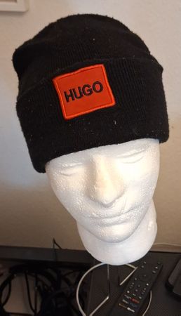 HUGO Beanie Mütze schwarz mit Logo guter Zustand