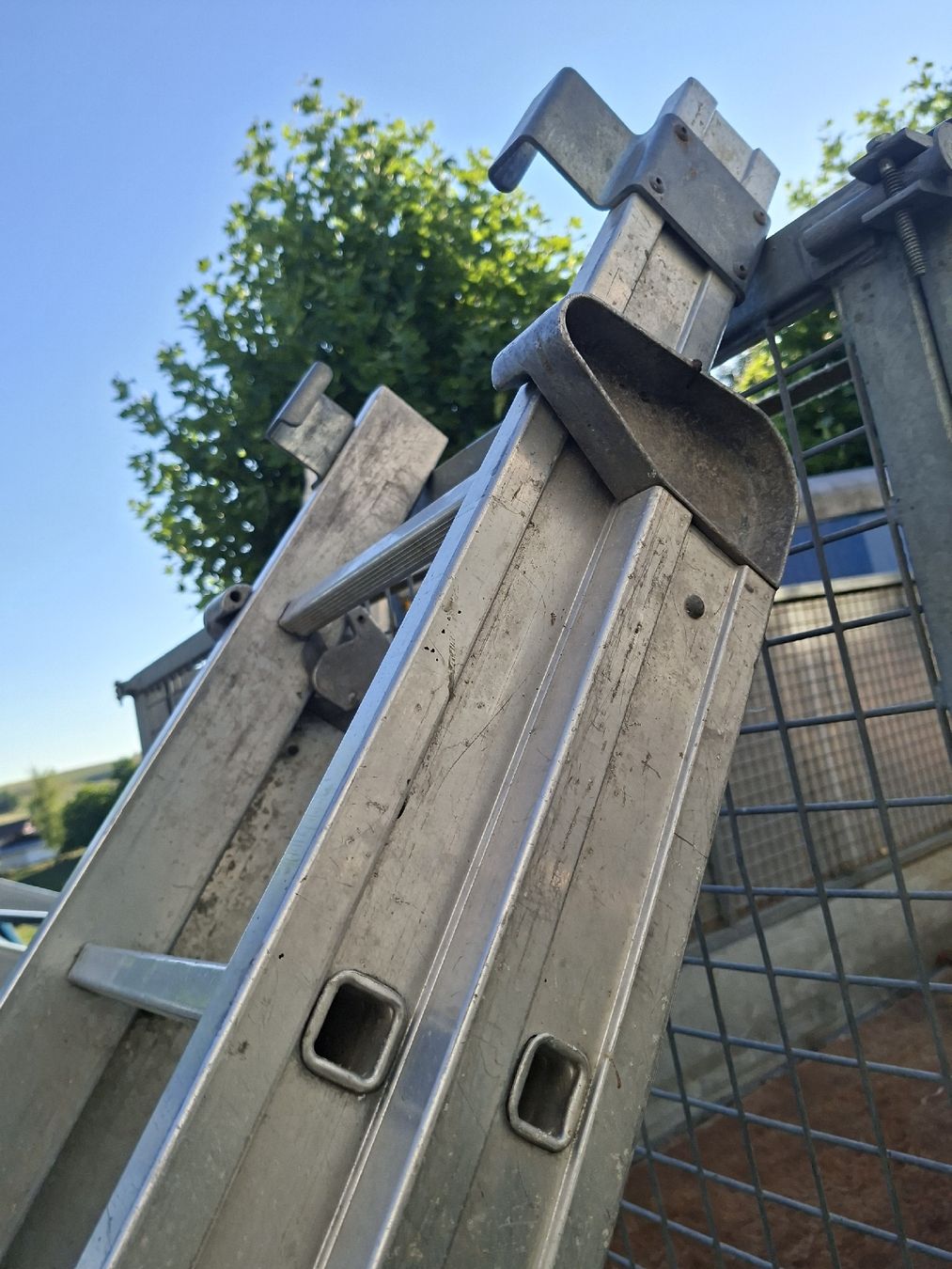 Scale: Ausziehbare Leiter Aluminium 2-teilig – Usato da Grossdietwil venduto da hufi10 4