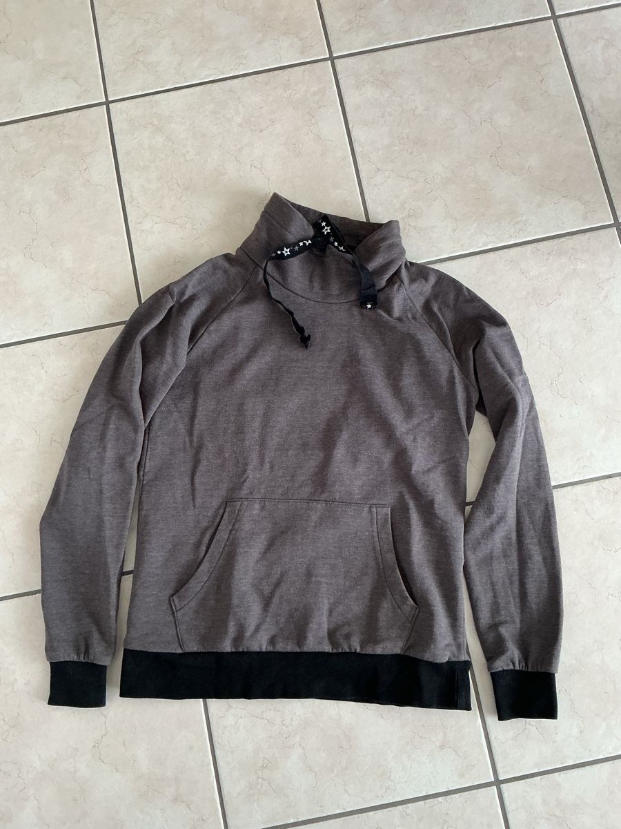 Maglioni & Felpe: grauer Pullover Größe 36/38 – Usato da Zimmerwald venduto da wuff81