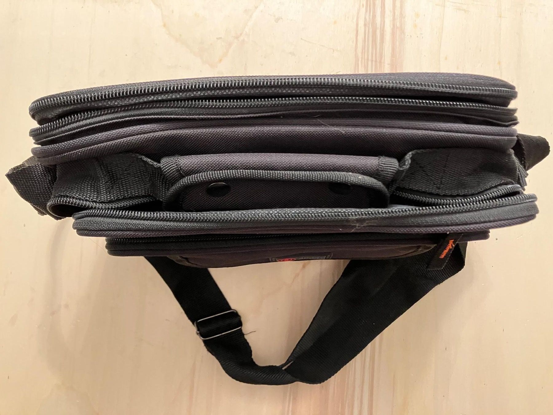Borse: Tasche – Nuovo (secondo la descrizione) da Aarau venduto da uni_cb66 1