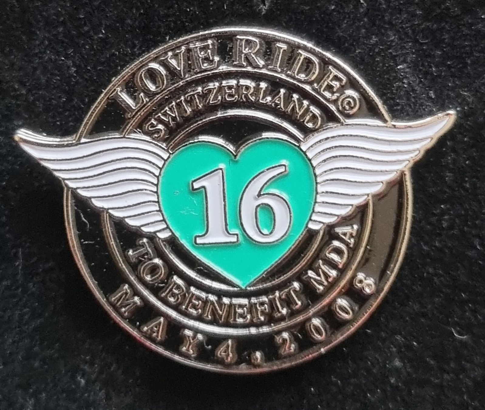 Harley-Davidson Placchette & Badge: Pin Love Ride 16 – Nuovo e nell'imballaggio originale da Schwerzenbach venduto da Plateman
