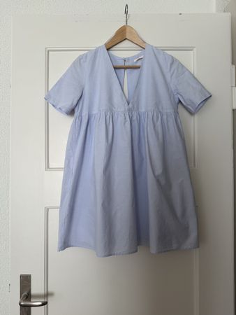 Kurzes Sommerkleid, hellblau