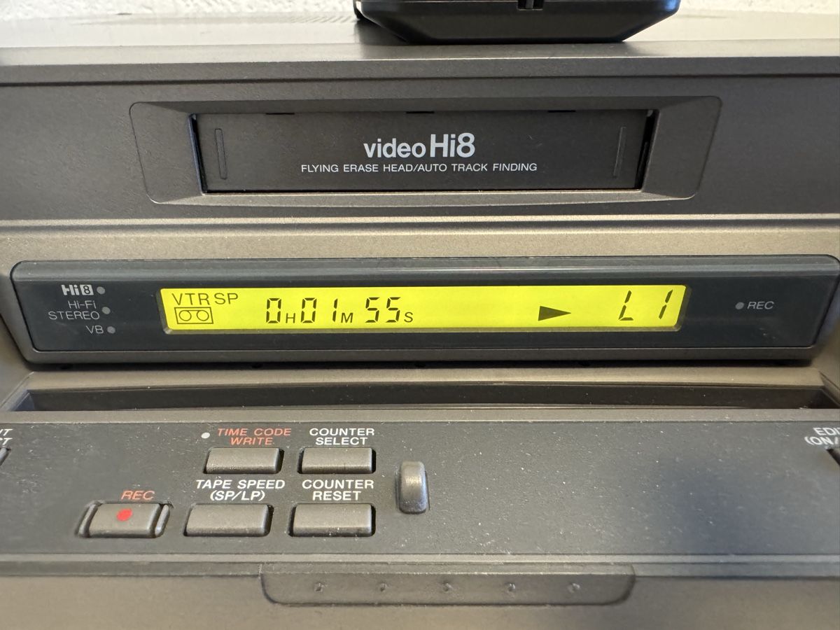 Sony Aufnahmegeräte: Sony EV-C2000E High-End Hi8 Videorecorder – Gebraucht aus Zunzgen von milesdavis76 2