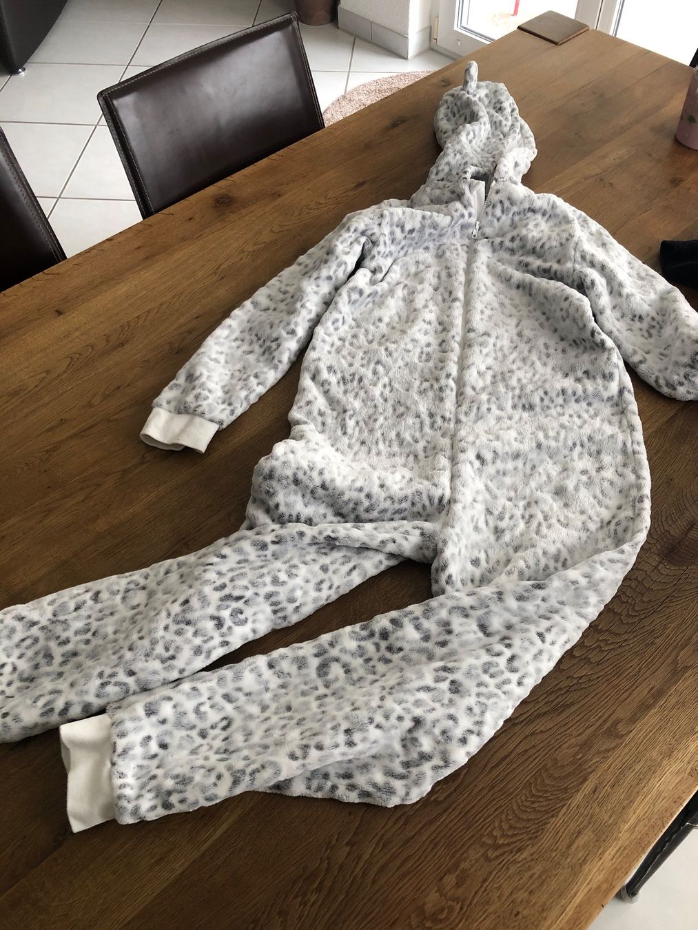 H&M Tute: Onesuit Leopard – Usato da Bassersdorf venduto da Dobumeka
