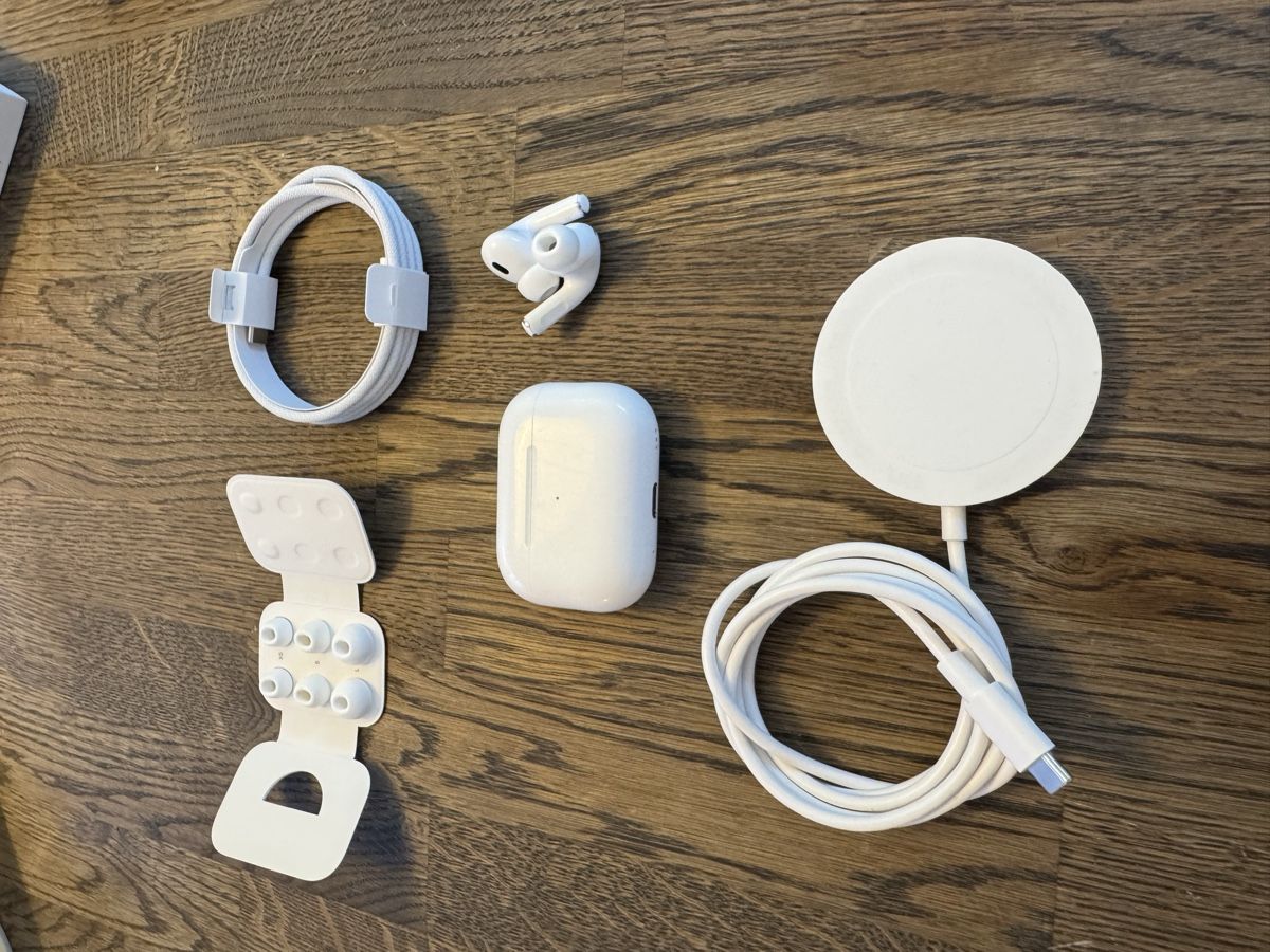 Apple Cuffie: Apple AirPods Pro (2. Generation) + Wireless Ladestation  – Usato da Kilchberg ZH venduto da Ignlan 1
