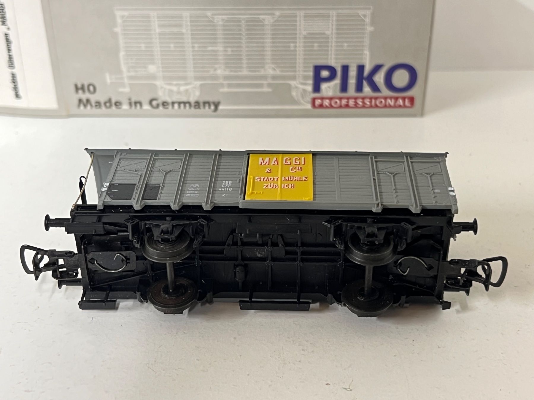 Piko Modellini di ferrovie: PIKO gedeckter Güterwagen „MAGGI" H0 DC – Nuovo e nell'imballaggio originale da Geroldswil venduto da TopTrain54 5