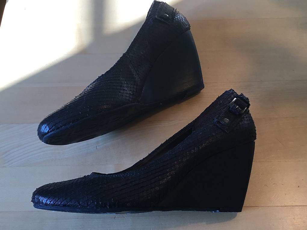 Damenschuhe: Schwarze Pumps Grösse 40 mit Keilabsatz – Gebraucht aus Basel von petrovna4