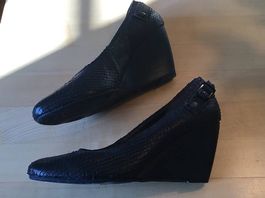 Schwarze Pumps Grösse 40 mit Keilabsatz