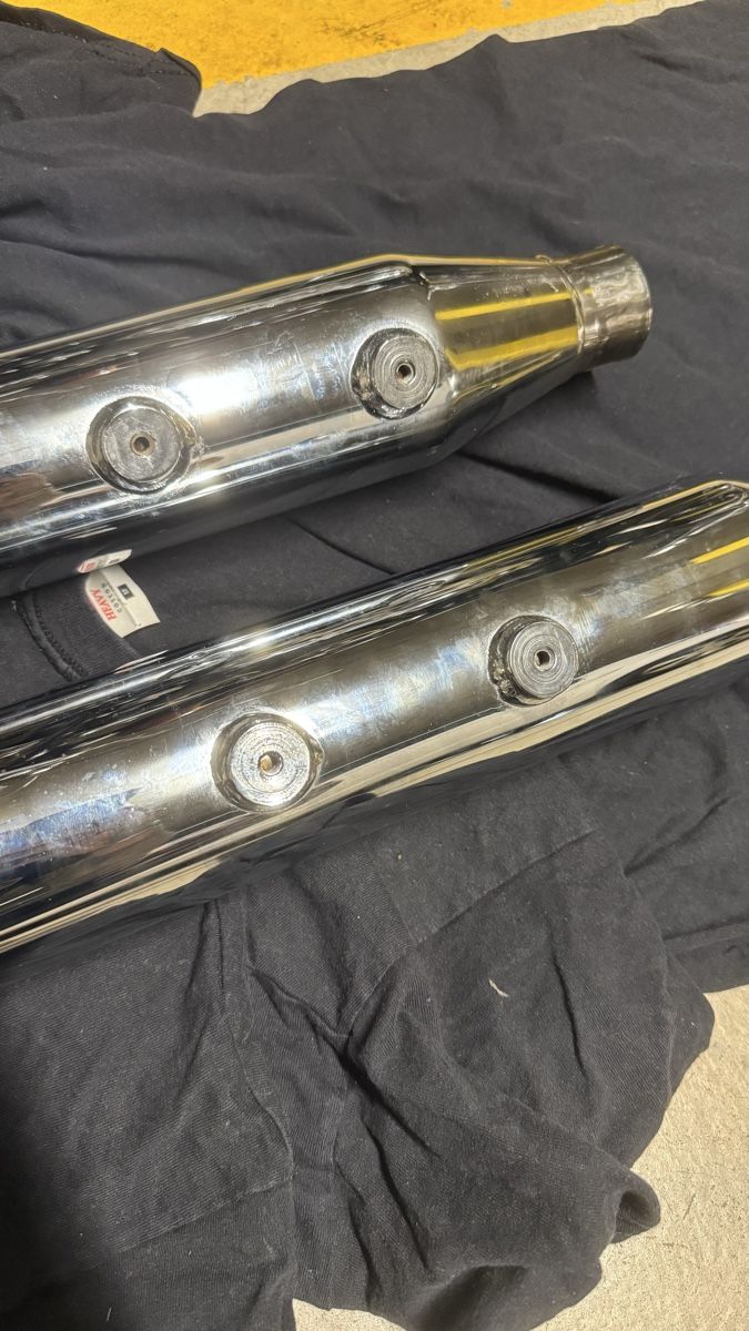 Harley-Davidson Échappements: Harley Softail Original Endtöpfe 2007–2017 – D'occasion à Steinhausen par highlifeparanoid 2