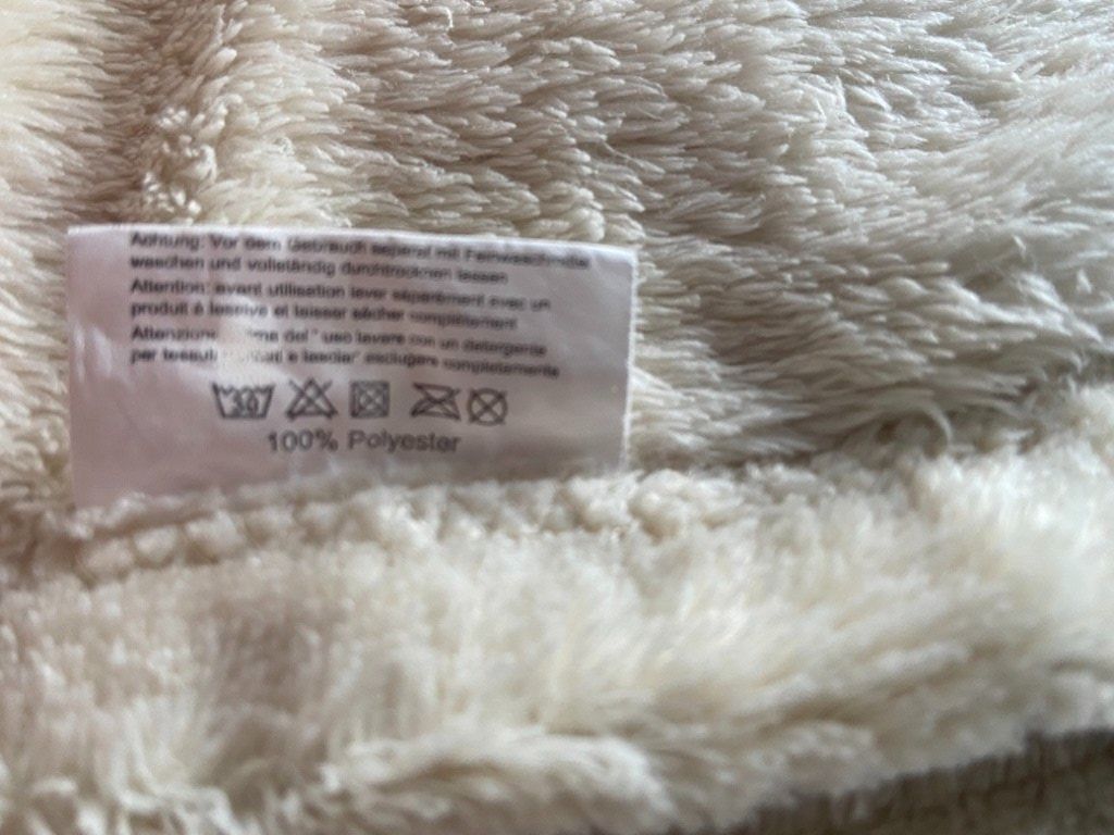 Decken: Kuscheldecke cremefarben  155 x 136 cm – Gebraucht aus Beatenberg von buy2you 4