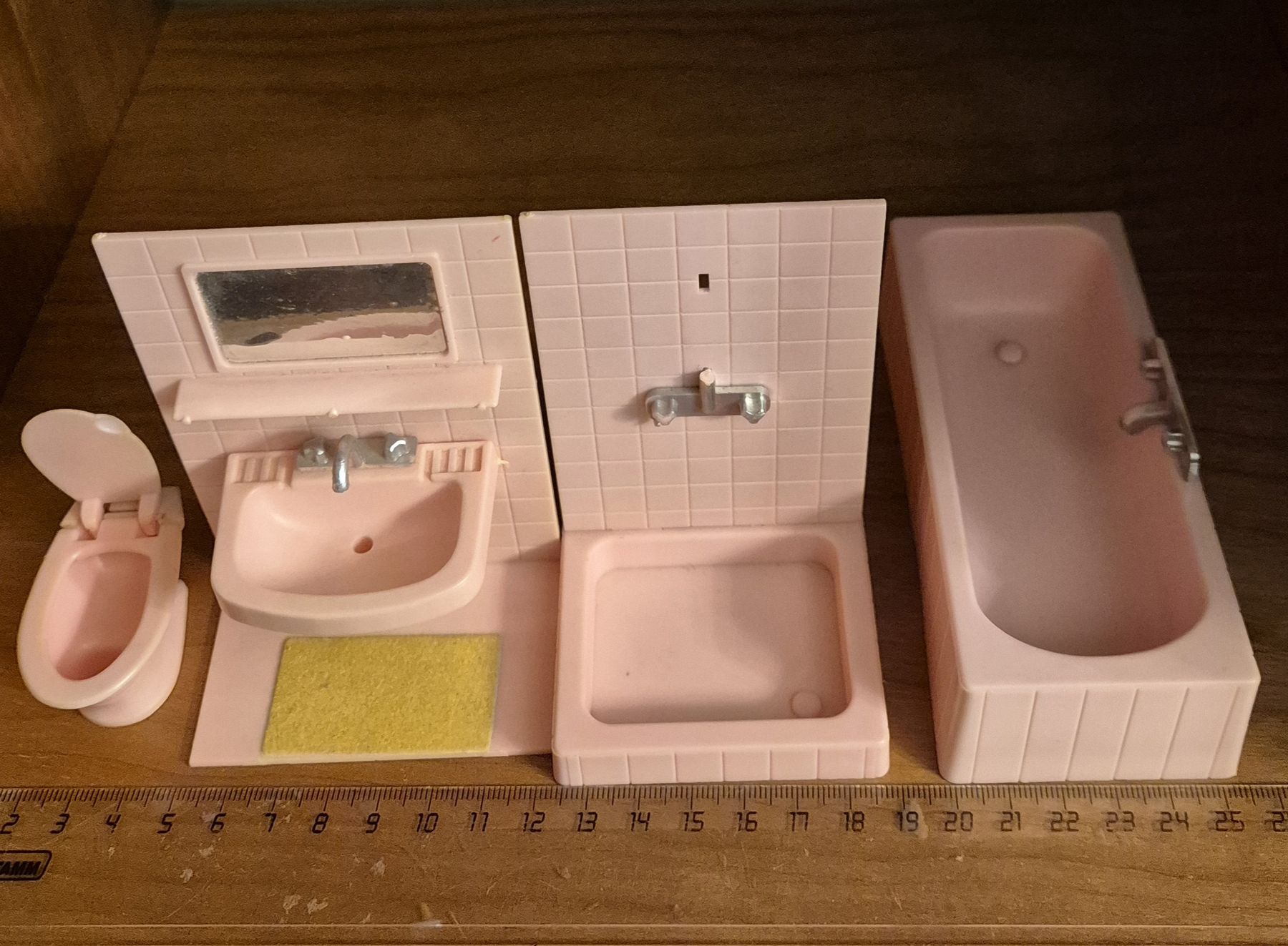 Puppenhäuser & -möbel: Süsses Puppenhaus Badezimmer-Set  – Gebraucht aus Schaffhausen von peggi77755 2