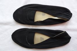 Tätzli, Turnschläppli schwarz Gr. 38
