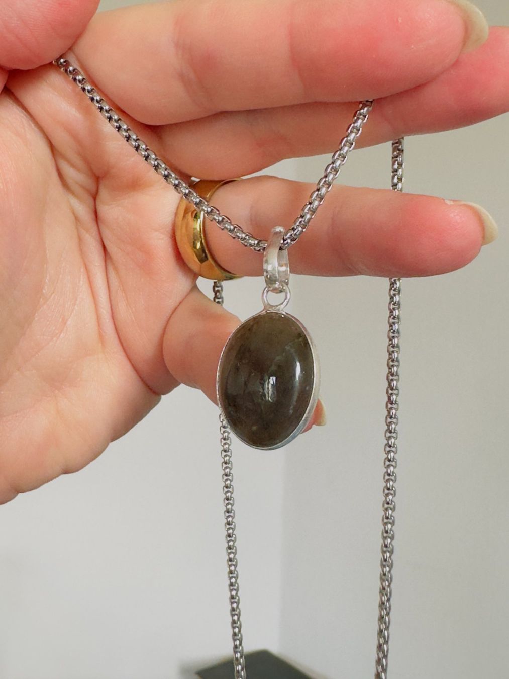 Ketten: Fashionable labradorite necklace – Neu und originalverpackt aus Genève von AGBERG 2