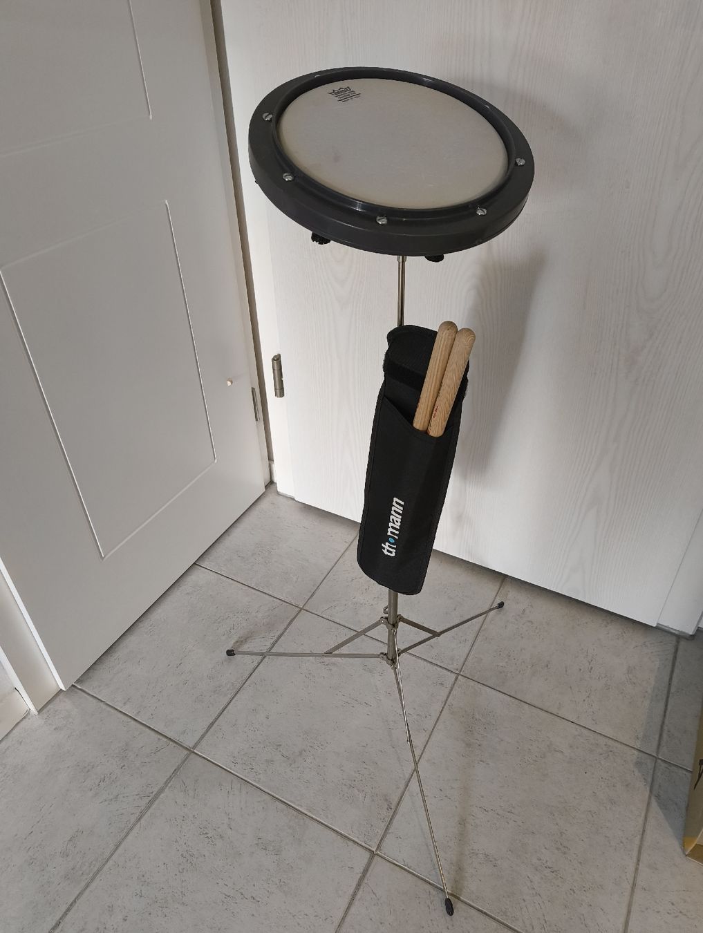 Musikinstrumente: Remo Practice Pad mit Stativ und Tasche – Gebraucht aus Luzern von phi_w8tg