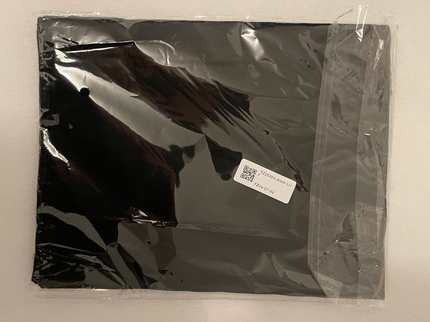 Foulard & Sciarpe: Schwarzer Schal, neu, ungetragen, originalverpackt – Nuovo e nell'imballaggio originale da Zürich venduto da Joba-Sell 2