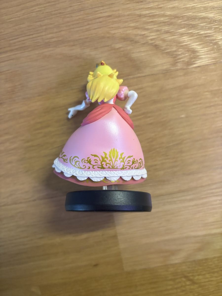 Nintendo Statuette: Amiibo Peach Figur Nintendo – Usato da Herisau venduto da Seyashop1 1