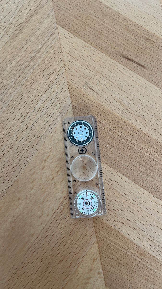 Victorinox GPS & Messgeräte: Mini Kompass Lupe Thermometer Lineal gebraucht – Gebraucht aus Basel von Regenschein