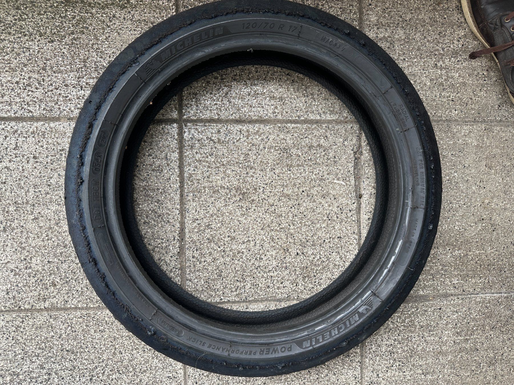 Michelin Pneumatici & Ruote complete: Slick Michelin Power Performance Medium Front 120 70 DOT 23 – Usato da Zürich venduto da JulesZHW 1