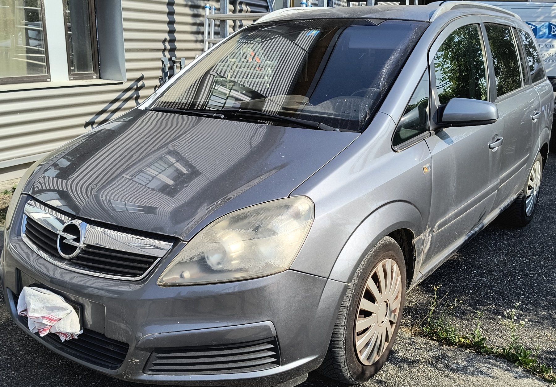 Opel Autos: Opel Zafira B 22 – Defekt aus Laufen von Rimita