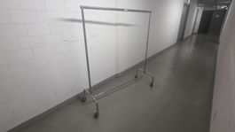 Rondell Kleiderständer silber, mobil, für CHF 80 🧥
