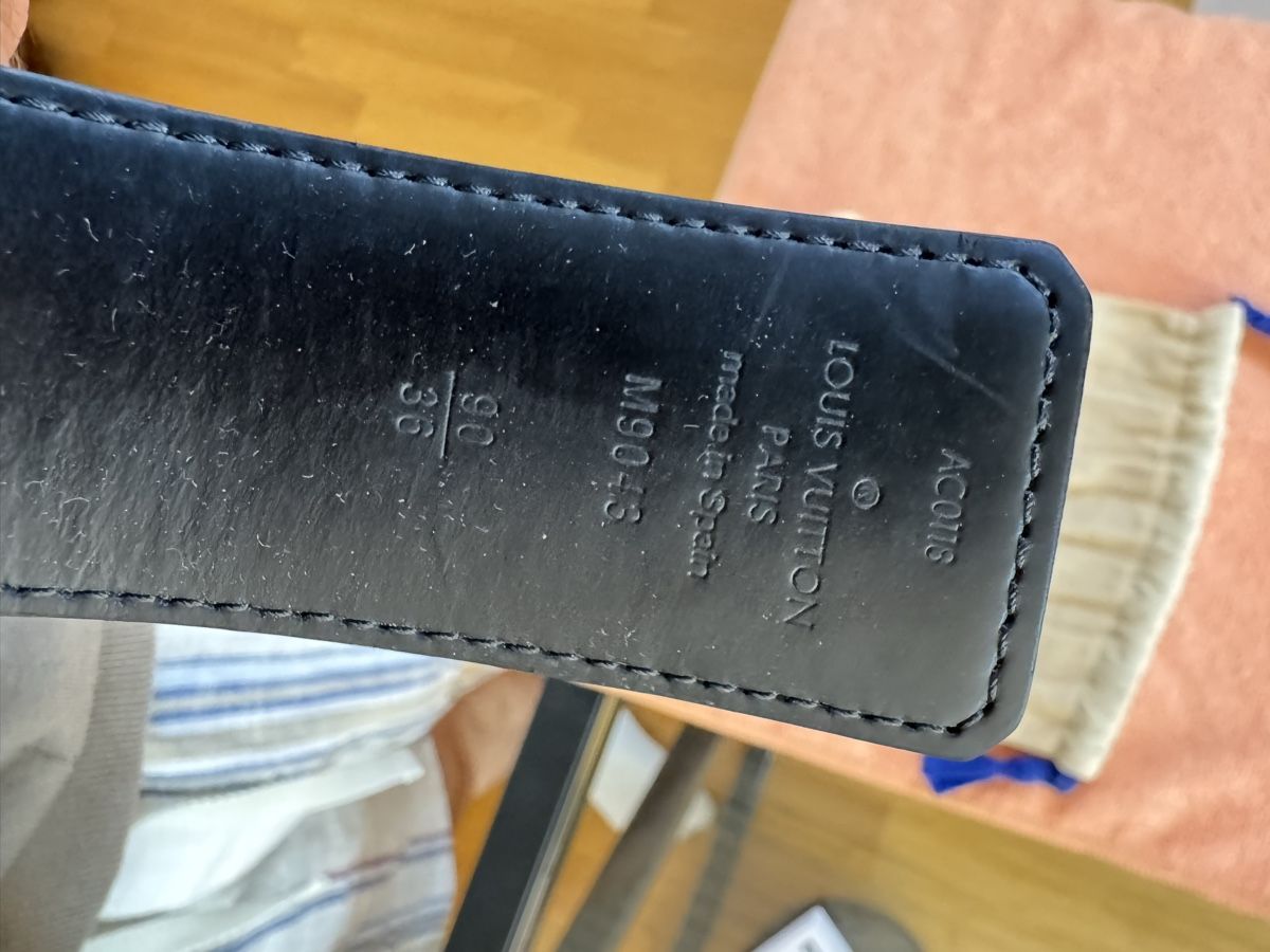 Louis Vuitton Ceintures: Louis Vuitton M9074 Damier Graphite Wendegürtel 90/36 – D'occasion à Kleinwangen par giuespo