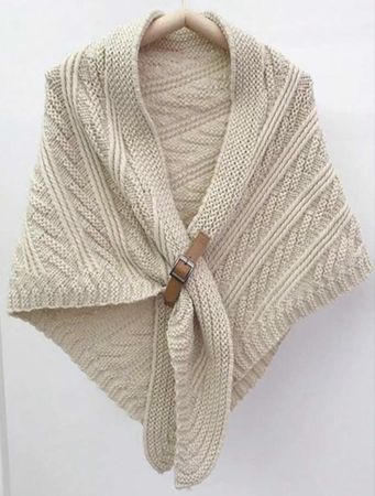 Eleganter Strick-Poncho / Cape in Beige