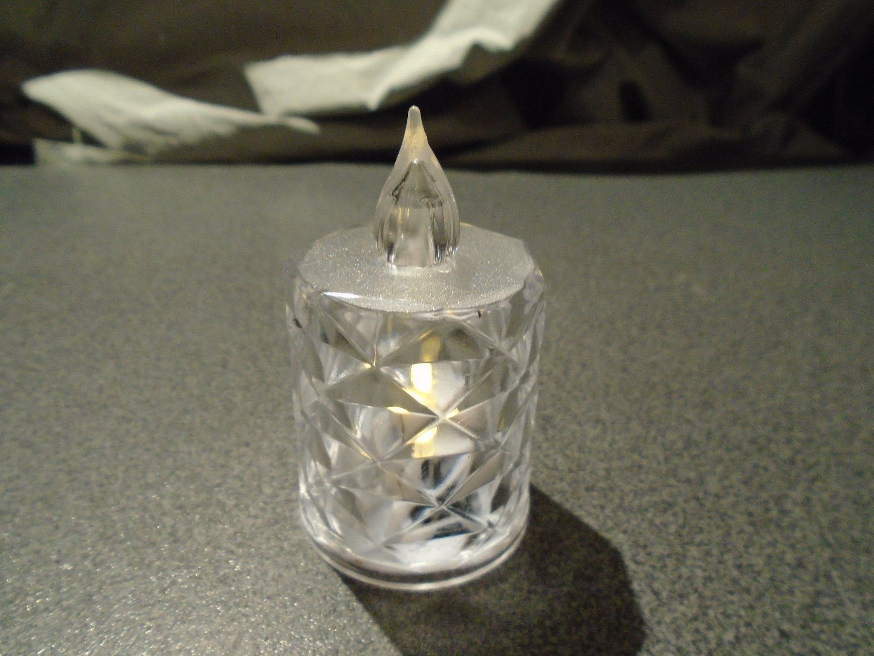 Candele: Kerze rund, weiss, mit Batterien – Usato da Zürich venduto da abraxas1291
