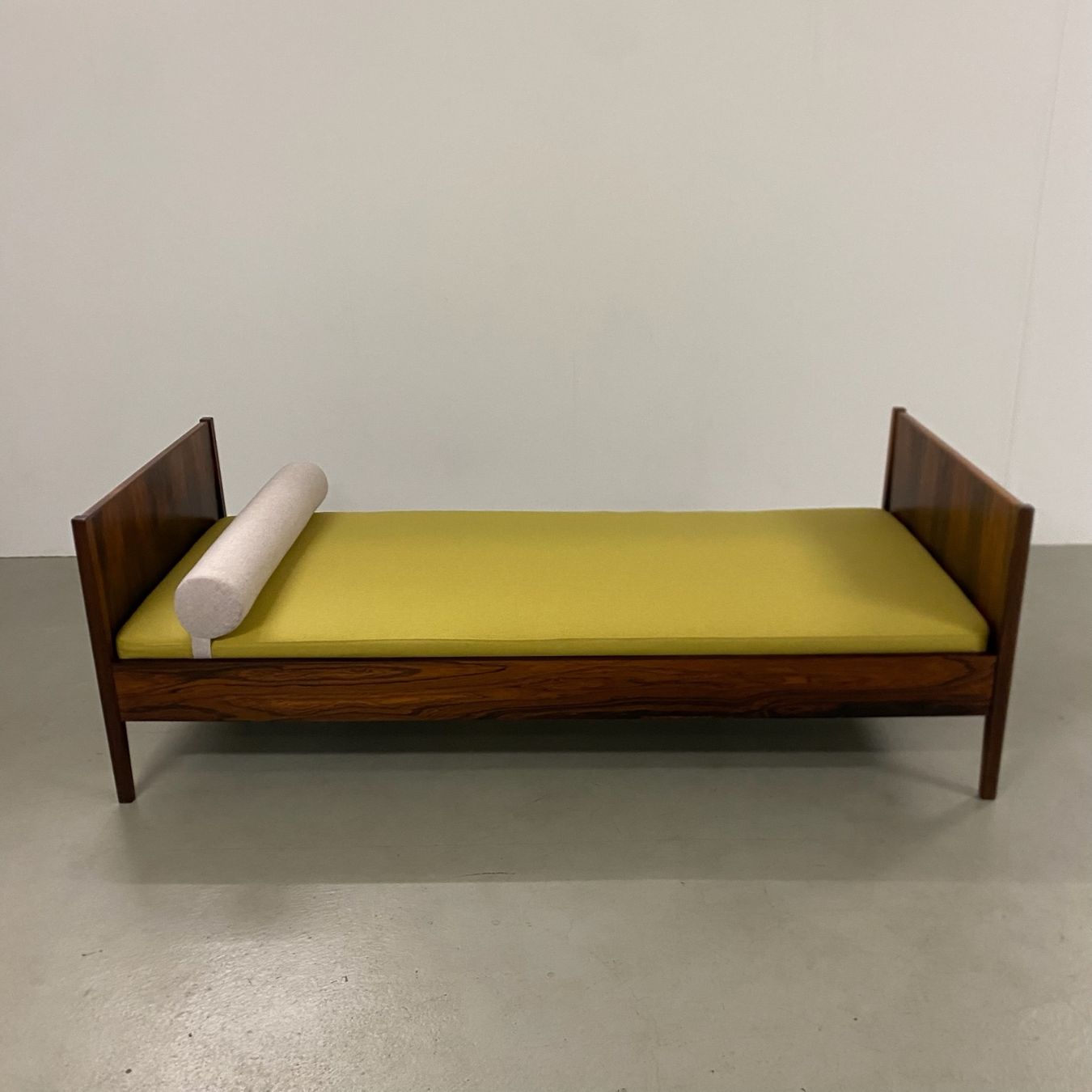 Sofas: Danish Palisander Daybed Bett 1960s restauriert – Gebraucht aus Basel von MidMod20C 1