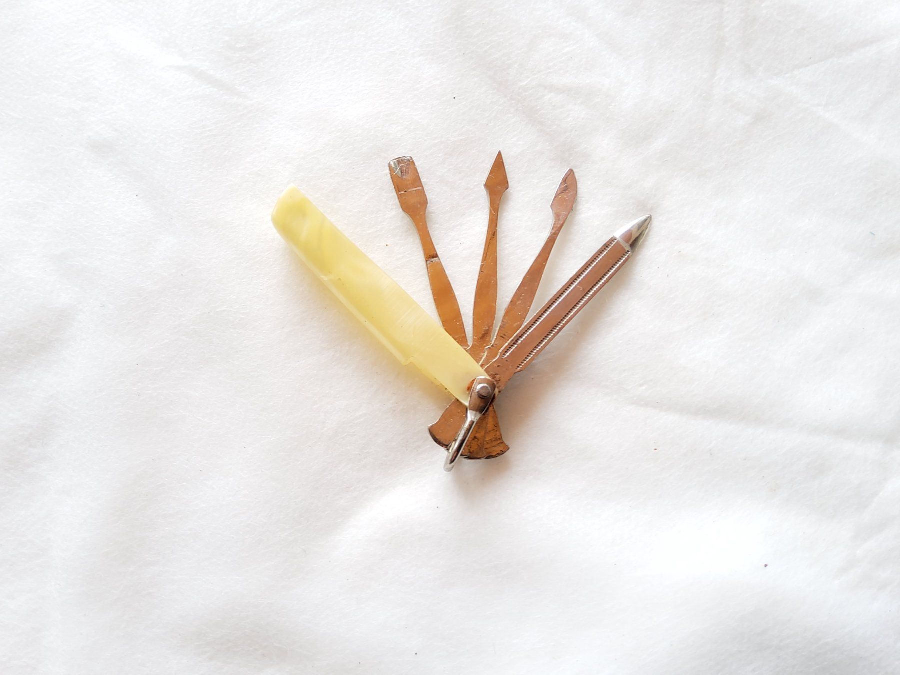 Manicure: Set de manicure pliant vintage  – Usato da Malleray venduto da Broc-Mo 1
