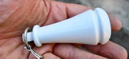Antiker Porzellan WC-Ziehgriff mit Kette