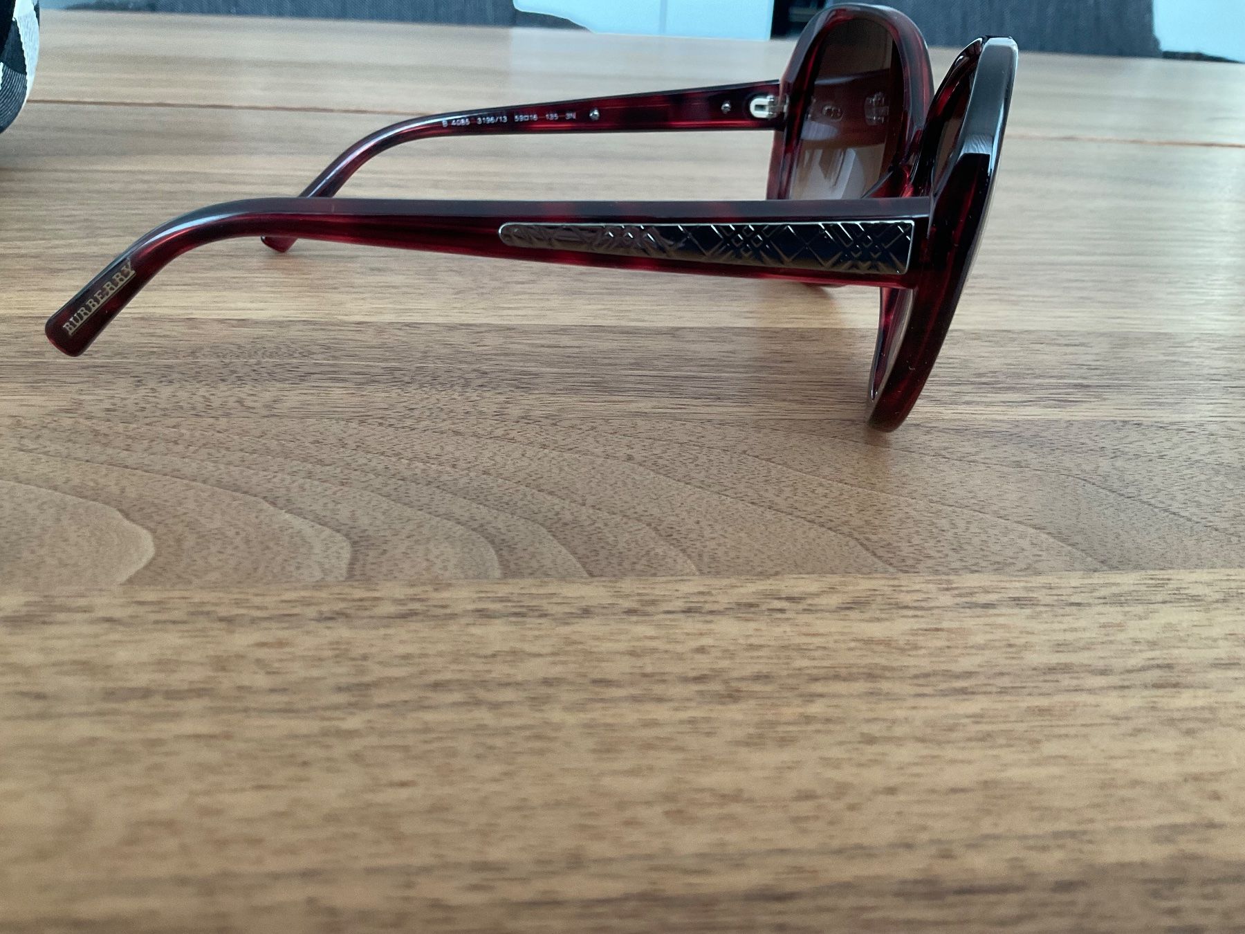Burberry Occhiali & Lenti: Burberry Sonnenbrille – Usato da Wetzikon ZH venduto da coco8468 2