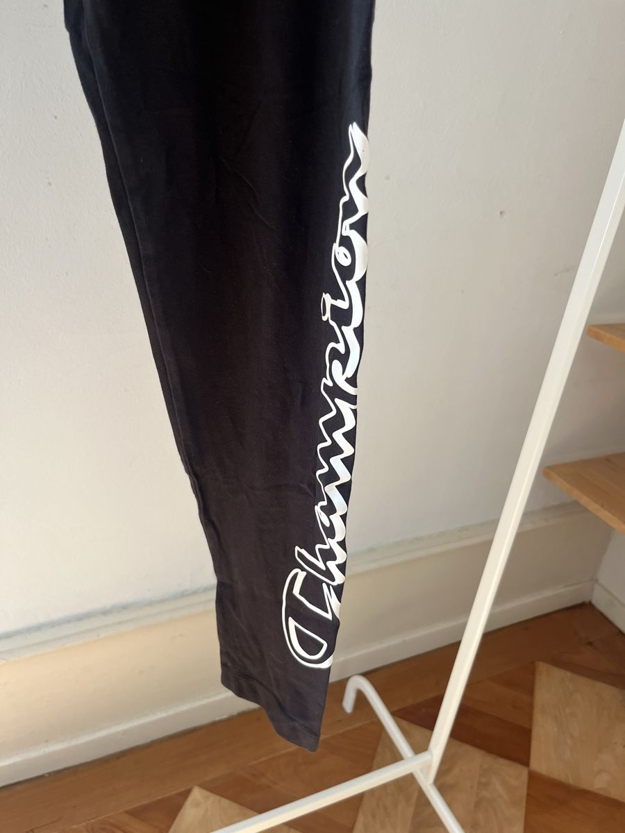 Champion Leggings: Schwarze Champion Leggings, Grösse S – Usato da Bern venduto da valery_la_cherry 1