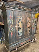 Barocker Schlafzimmerschrank mit antiker Malerei