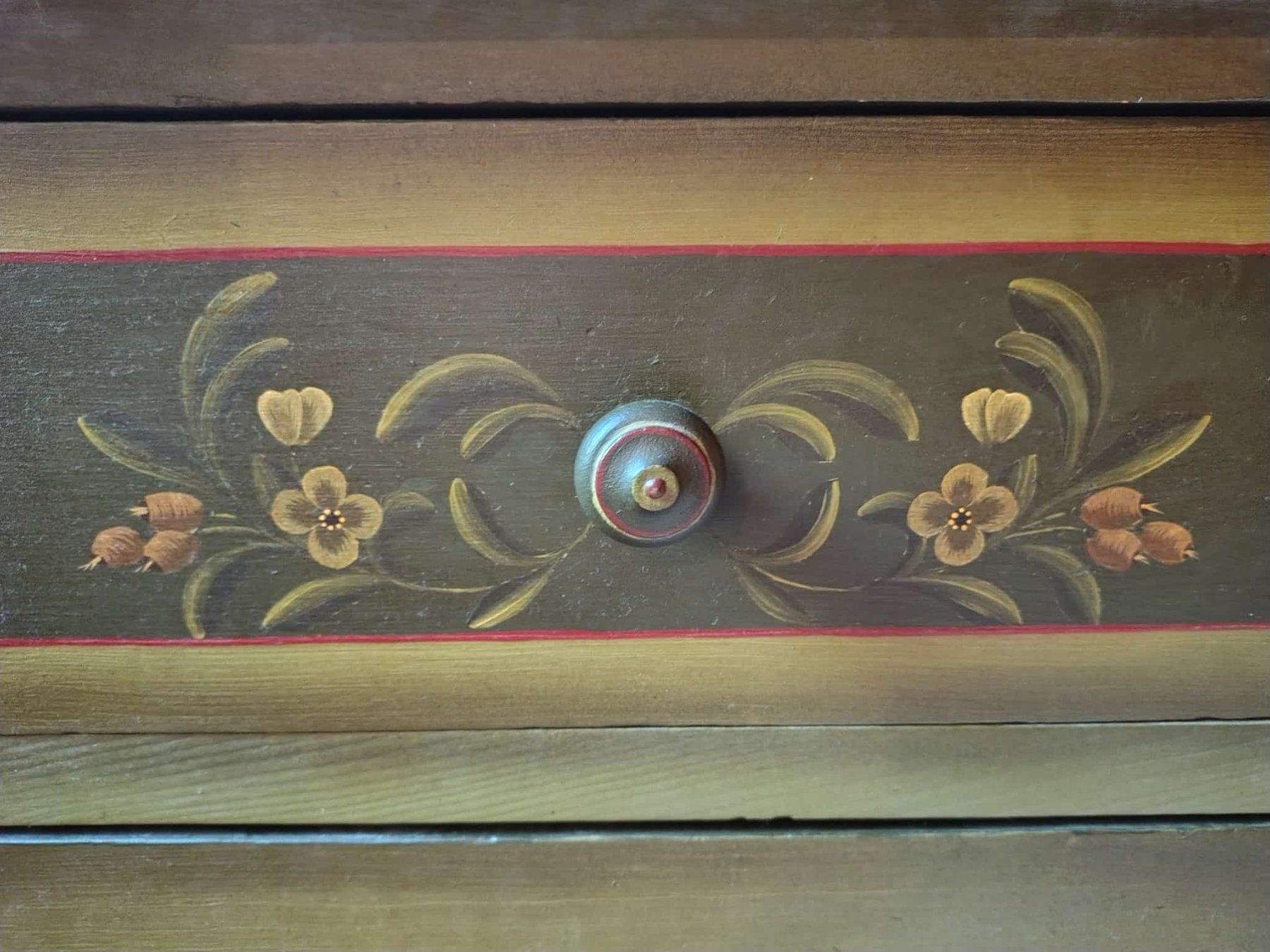 Kommoden: Kommode mit Blumenmalerei 4 Schubladen vintage – Gebraucht aus Zürich von Sardinien1163 3