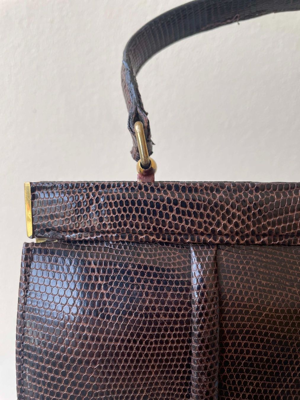 Borse da donna: Sac à main vintage en cuir de python véritable. – Usato da Sion venduto da Linkebeek 5