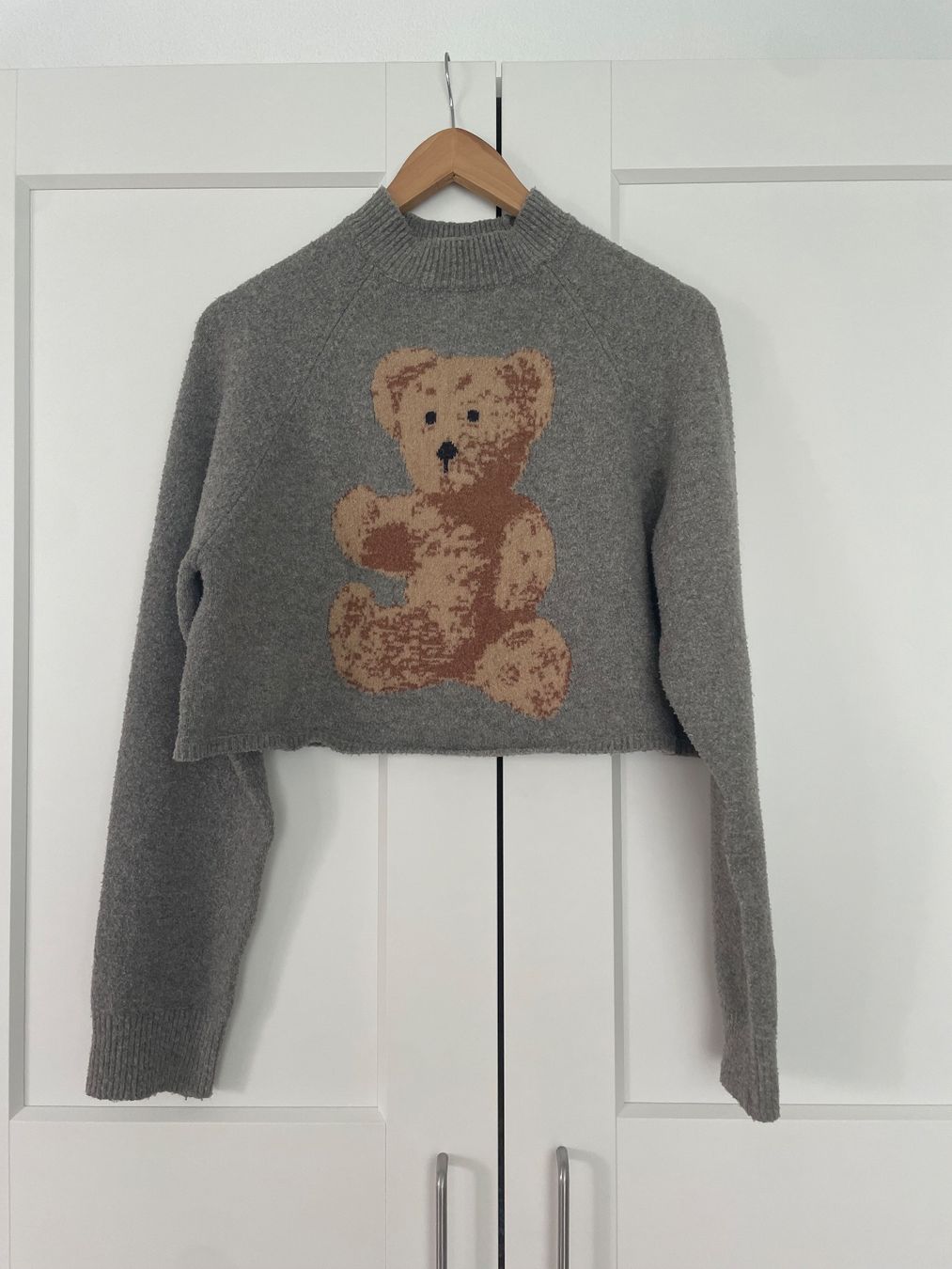 Bershka Maglioni & Felpe: Bershka Strickpullover mit Bär, Cropped, Grau, Gr. S – Usato da Meilen venduto da ann_kr79