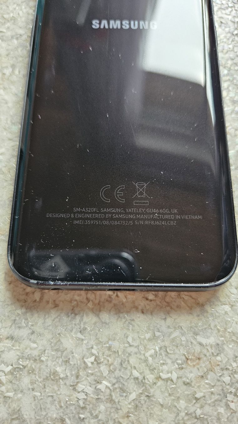 Samsung Telefoni cellulari / Smartphones: Samsung Galaxy A3 2017, Schwarz – Usato da Lyss venduto da Janine_z23 2