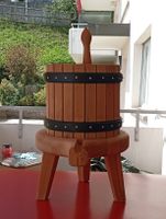 dekorative Miniatur-Obst- oder Weinpresse (Mostpresse) 