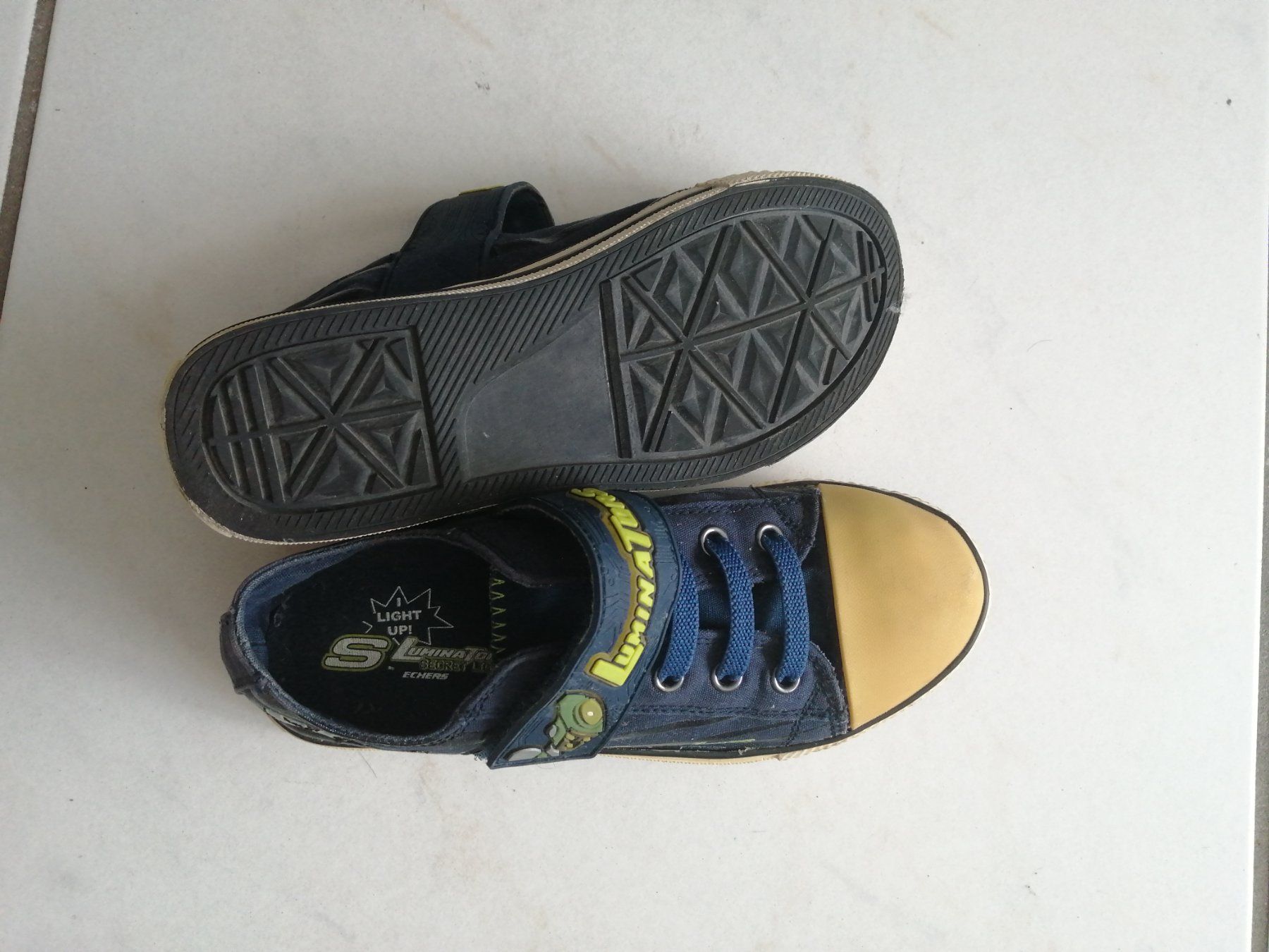 Scarpe per ragazzi: Kinderschuh mit Licht, neue – Usato da Oftringen venduto da qazxs 1