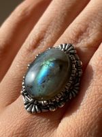 Labradorit-Ring im Vintage Natursteinring verstellbar