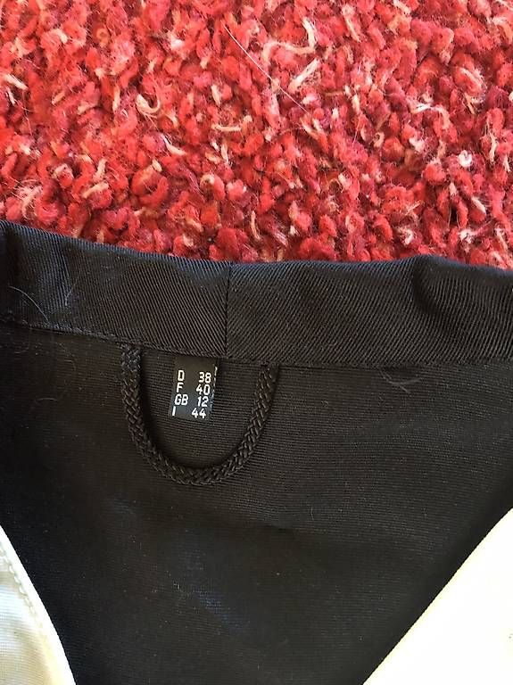 Giacche: Elegantes Jacket/Blazer schwarz mit Einsatz – Usato da Luzern venduto da Lu66 2