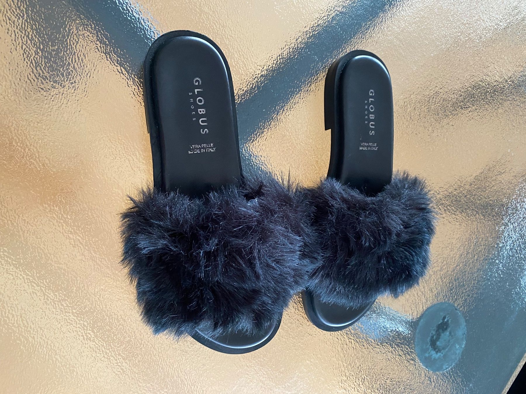 Globus Scarpe da donna: Pantoletten mit Kunstfell – Usato da Schöftland venduto da Guccigirl 1